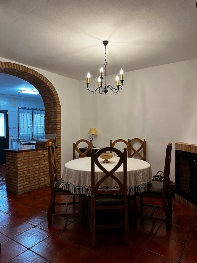 Espaciosa Y Elegante Casa Rural En 洛斯马里恩 外观 照片